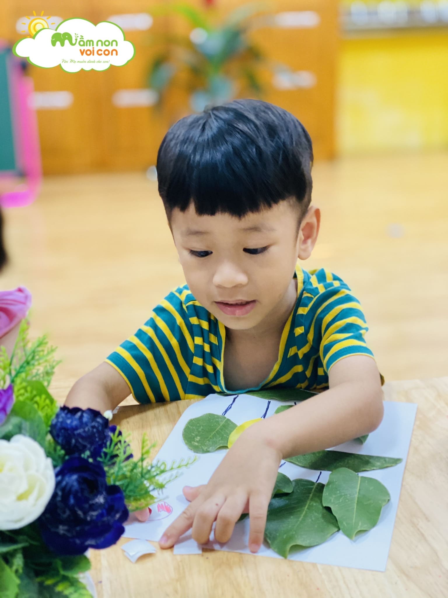 Sáng Tạo Bức Tranh Từ Chiếc Lá - TRƯỜNG MẦM NON VOI CON