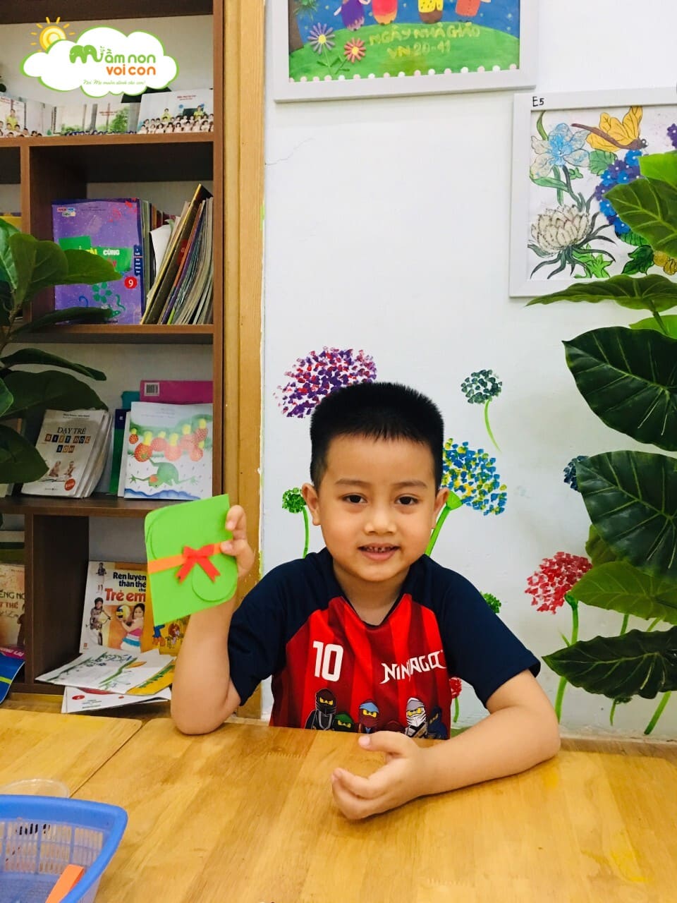 Tình Cảm Gói Ghém Trong Trong Tấm Thiệp Dành Tặng Cô Nhân Ngày 20/11 - TRƯỜNG MẦM NON VOI CON