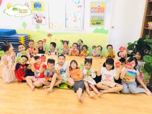 Tình Cảm Gói Ghém Trong Trong Tấm Thiệp Dành Tặng Cô Nhân Ngày 20/11 - TRƯỜNG MẦM NON VOI CON