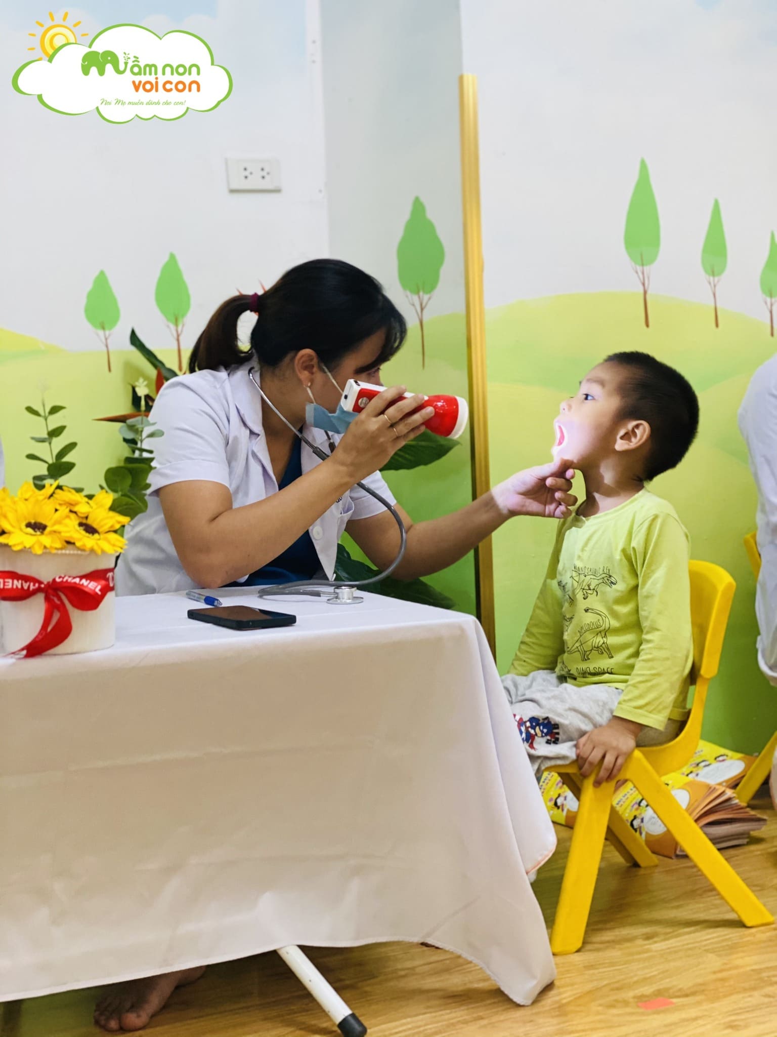 Thăm Khám Sức Khỏe Định Kỳ Cho Các Con - TRƯỜNG MẦM NON VOI CON