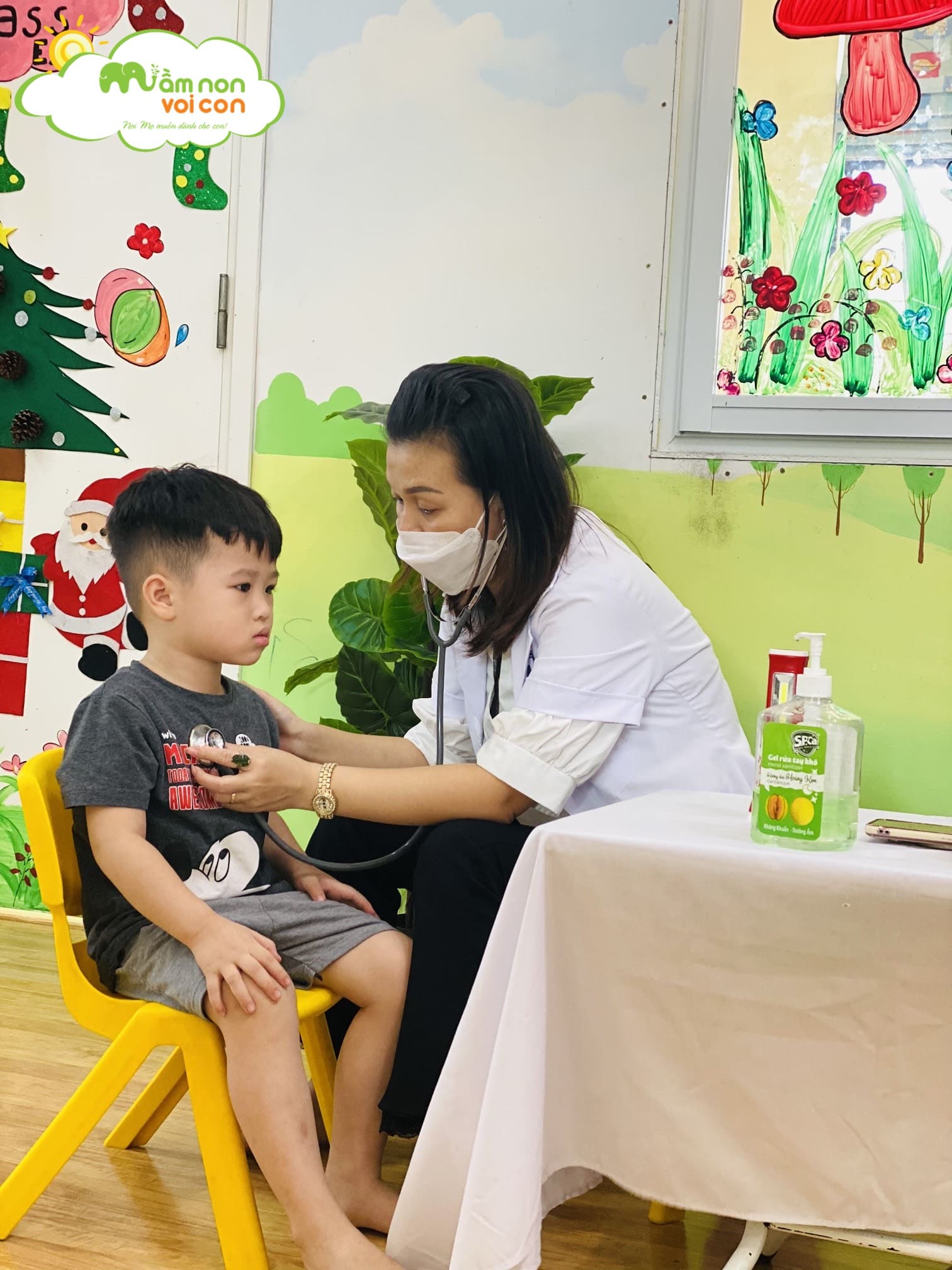 Thăm Khám Sức Khỏe Định Kỳ Cho Các Con - TRƯỜNG MẦM NON VOI CON