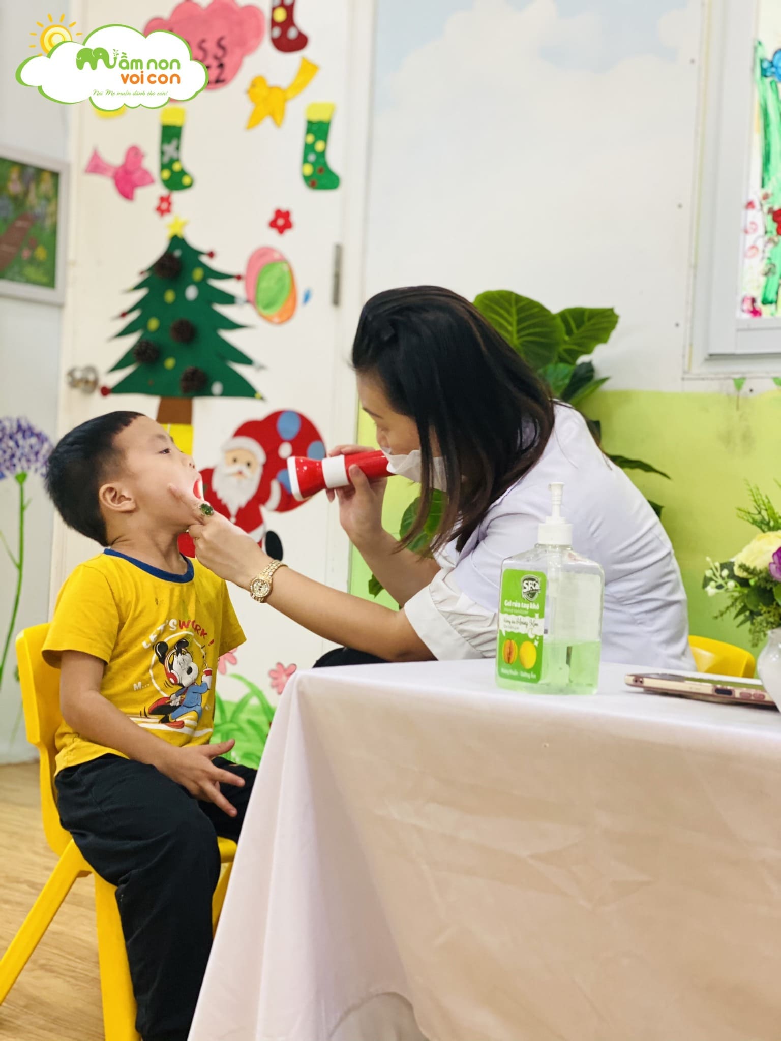 Thăm Khám Sức Khỏe Định Kỳ Cho Các Con - TRƯỜNG MẦM NON VOI CON