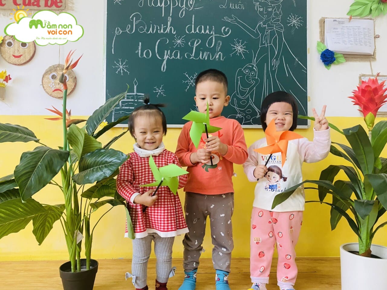 Hoạt Động Bé Làm Chong Chóng - TRƯỜNG MẦM NON VOI CON