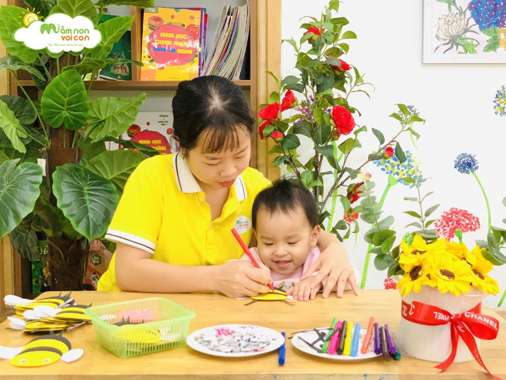 Tạo Hình Chú Ong - TRƯỜNG MẦM NON VOI CON