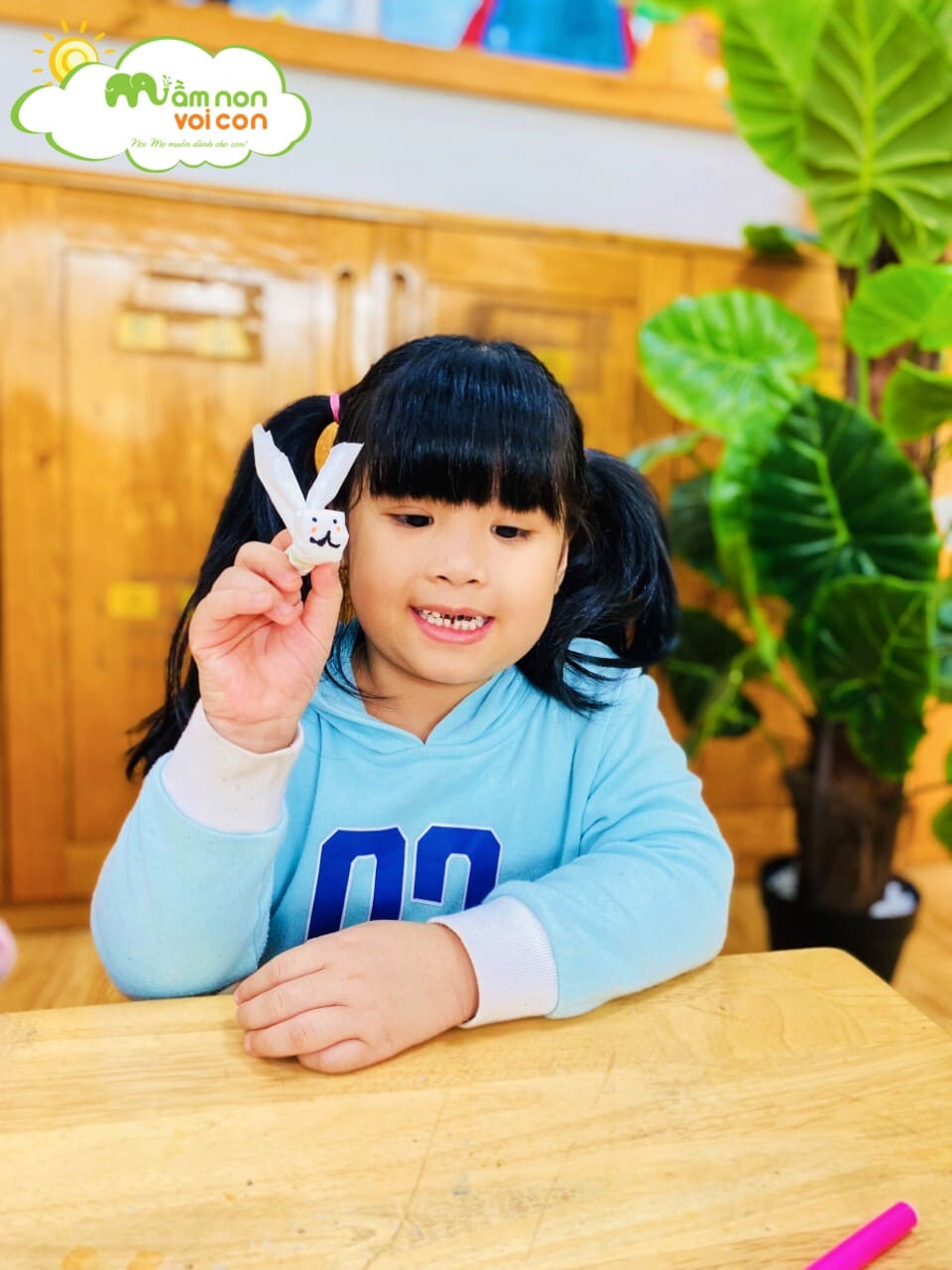 HOẠT ĐỘNG TẠO HÌNH: LÀM CON THỎ TỪ GIẤY ĂN - TRƯỜNG MẦM NON VOI CON