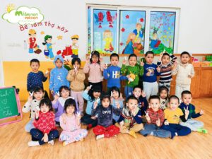 HOẠT ĐỘNG TẠO HÌNH: LÀM CON THỎ TỪ GIẤY ĂN - TRƯỜNG MẦM NON VOI CON