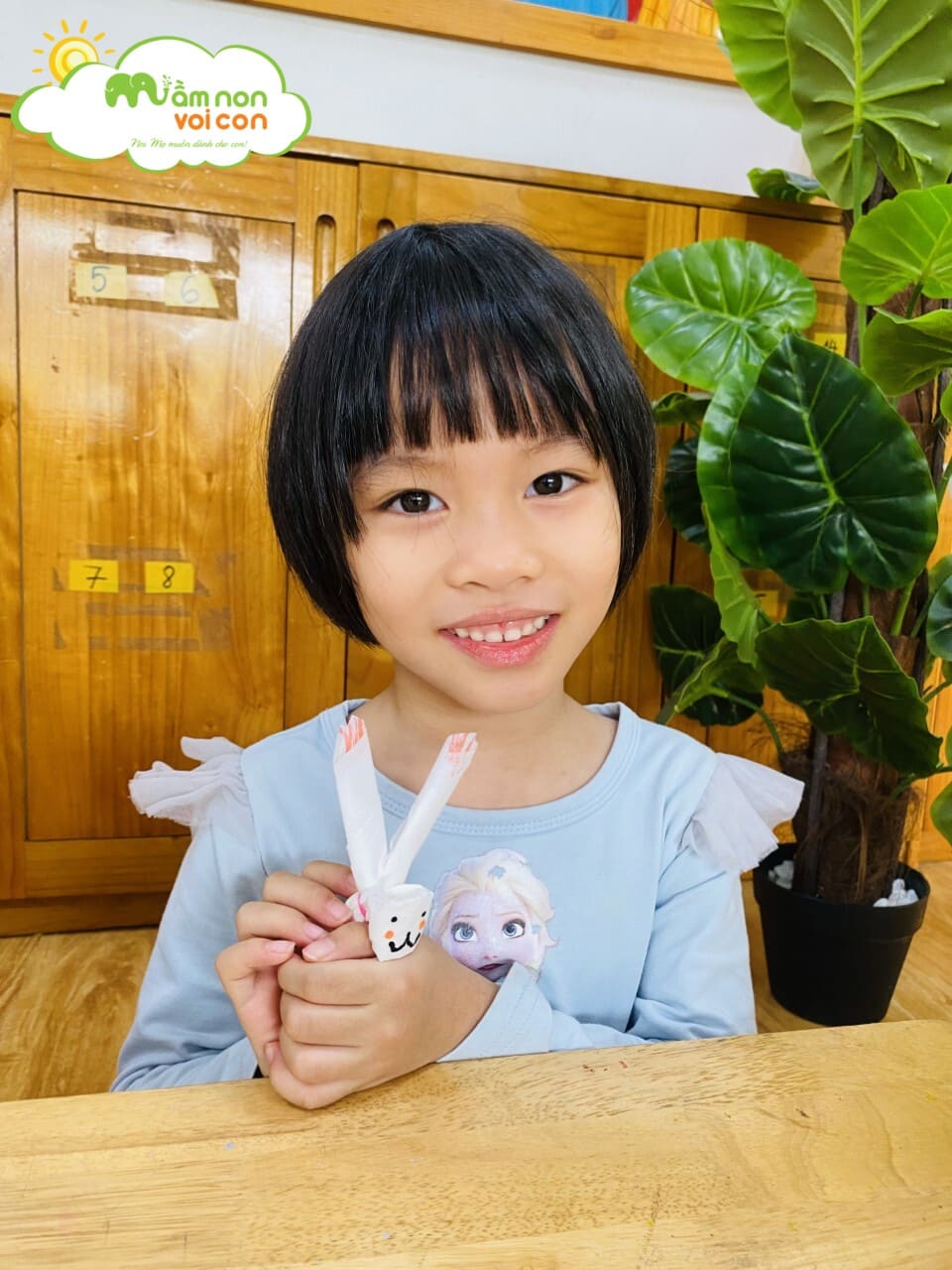 HOẠT ĐỘNG TẠO HÌNH: LÀM CON THỎ TỪ GIẤY ĂN - TRƯỜNG MẦM NON VOI CON