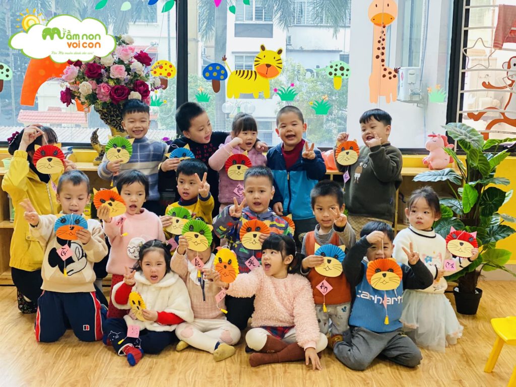 HOẠT ĐỘNG TẠO HÌNH: BÉ LÀM CON MÈO - TRƯỜNG MẦM NON VOI CON