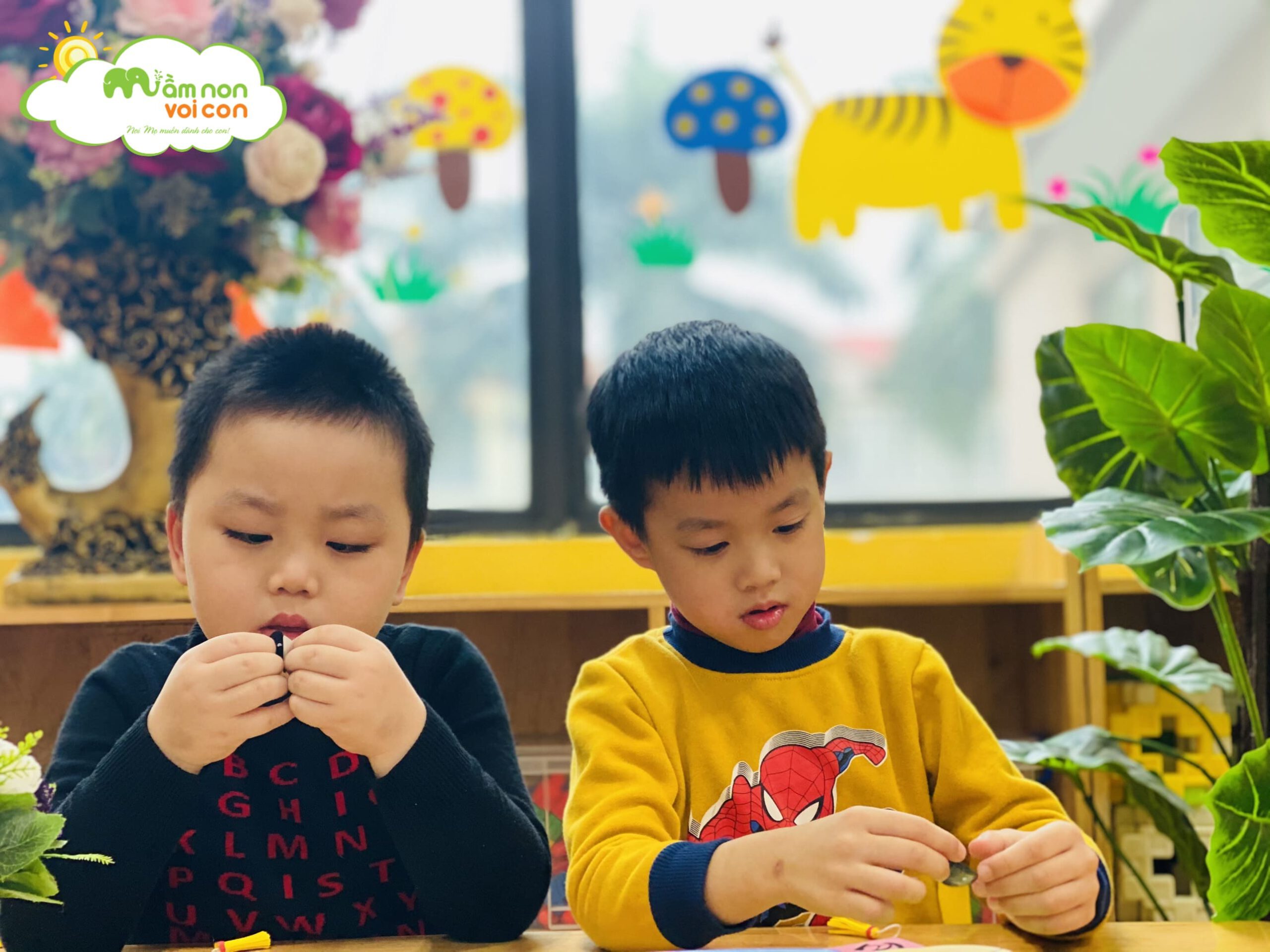 HOẠT ĐỘNG TẠO HÌNH: BÉ LÀM CON MÈO - TRƯỜNG MẦM NON VOI CON