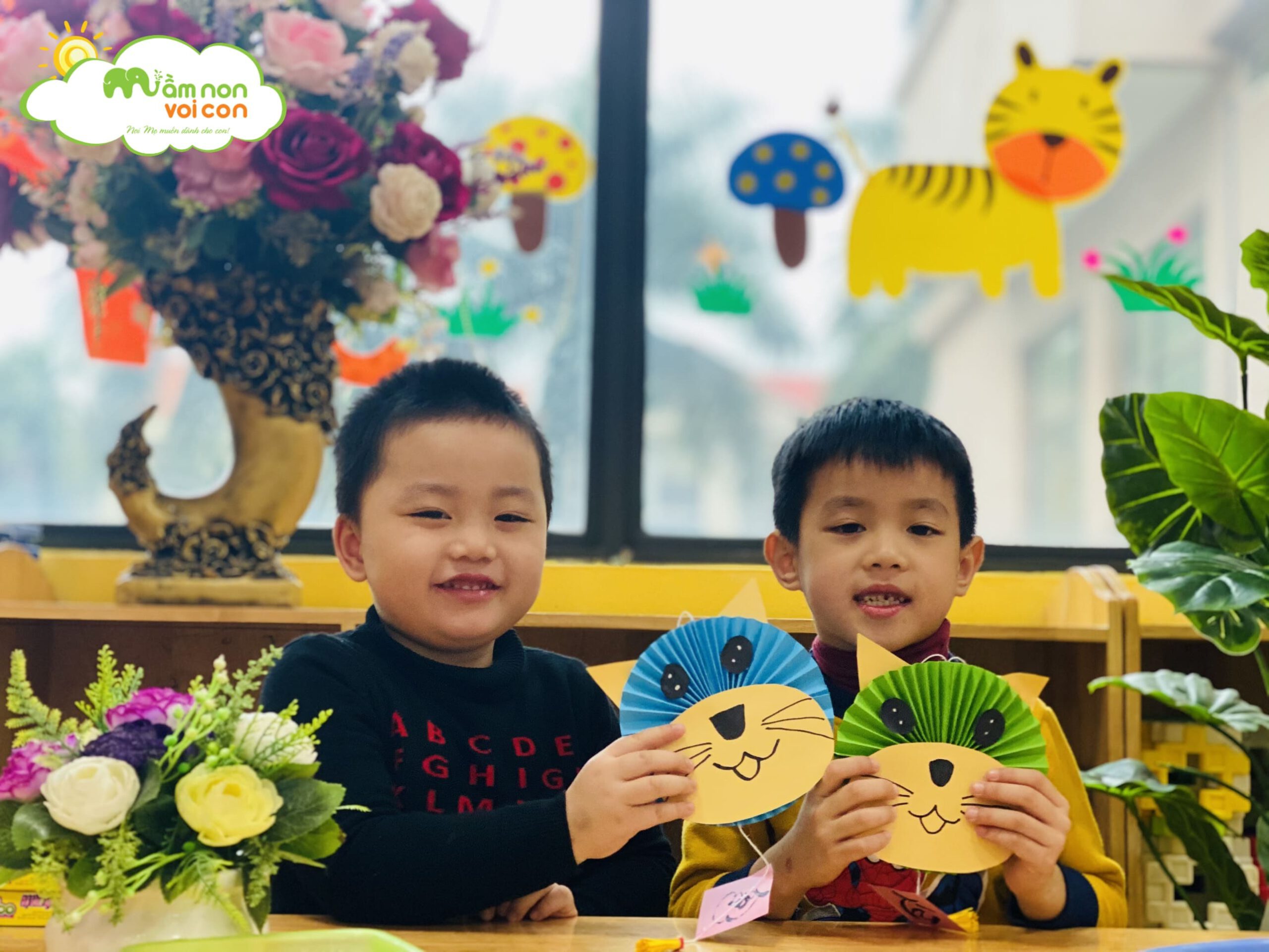 HOẠT ĐỘNG TẠO HÌNH: BÉ LÀM CON MÈO - TRƯỜNG MẦM NON VOI CON