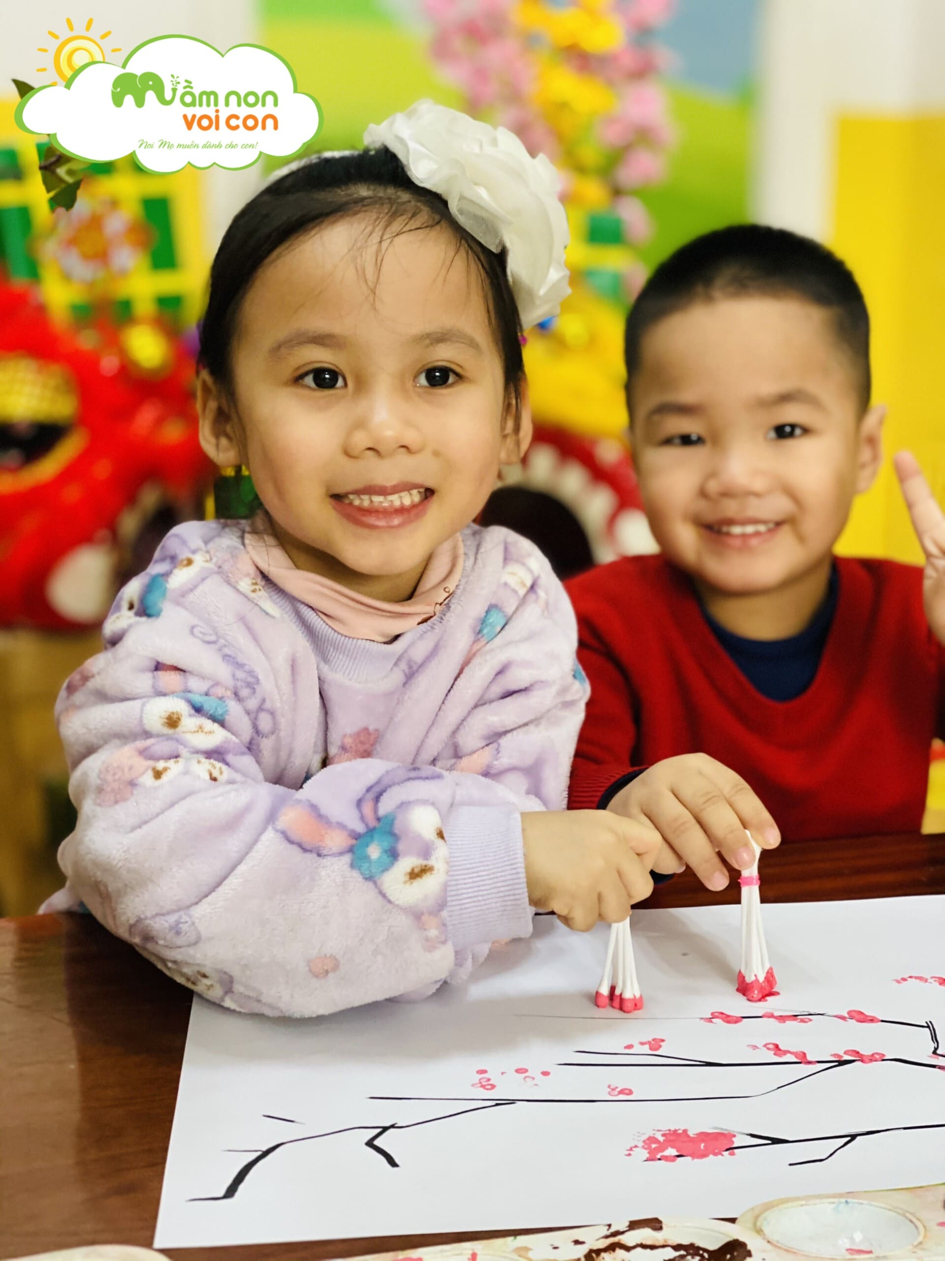 HOẠT ĐỘNG TẠO HÌNH: VẼ TRANH HOA ĐÀO NGÀY TẾT BẰNG TĂM BÔNG - TRƯỜNG MẦM NON VOI CON