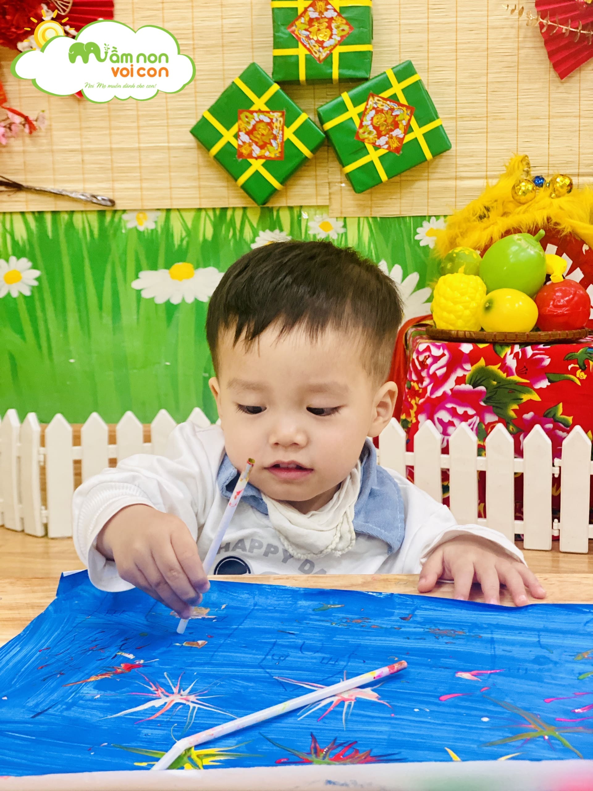 HOẠT ĐỘNG TẠO HÌNH: BÉ LÀM PHÁO HOA LỚP E2 - TRƯỜNG MẦM NON VOI CON