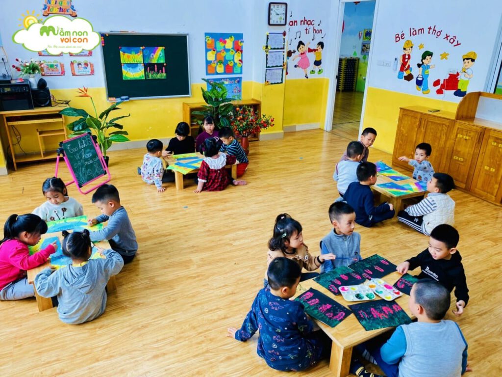 HOẠT ĐỘNG TẠO HÌNH: VẼ BỨC TRANH VỀ HOA MÙA XUÂN #LỚP_E7 - TRƯỜNG MẦM NON VOI CON