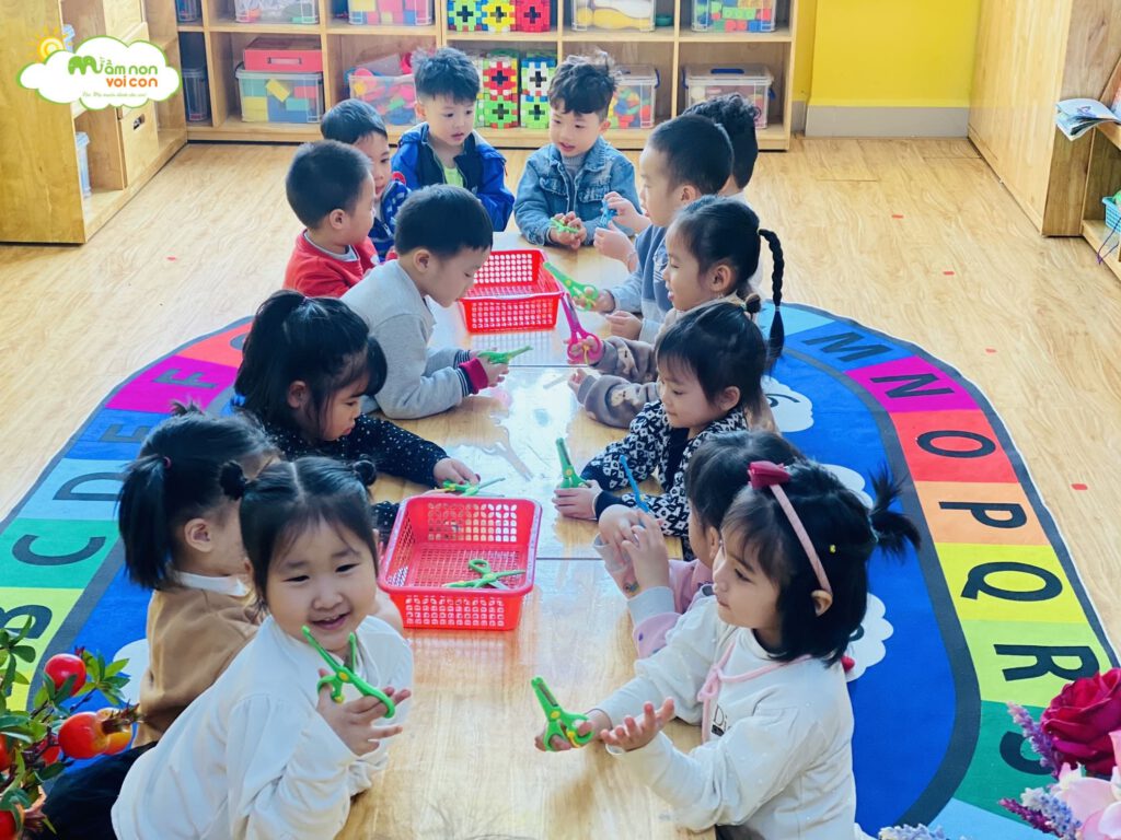 LÀM NHỮNG CHÚ CHUỘT ĐÁNG YÊU CÙNG CÁC BẠN NHỎ #LỚP_E5 CÁC BẠN NHÉ! - TRƯỜNG MẦM NON VOI CON