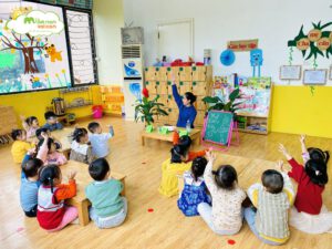 THÍ NGHIỆM VŨ ĐIỆU CỦA SỮA - TRƯỜNG MẦM NON VOI CON