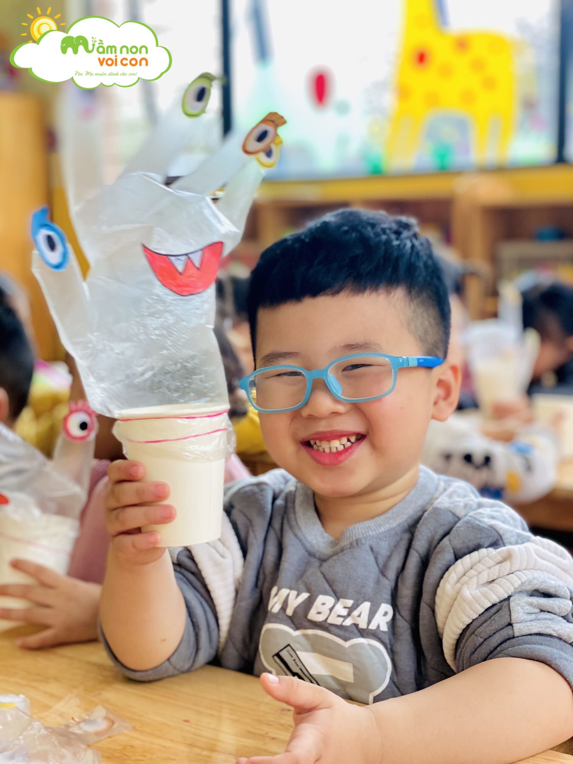 HOẠT ĐỘNG: SÁNG TẠO ĐỒ CHƠI TỪ CỐC GIẤY VÀ ỐNG HÚT - TRƯỜNG MẦM NON VOI CON