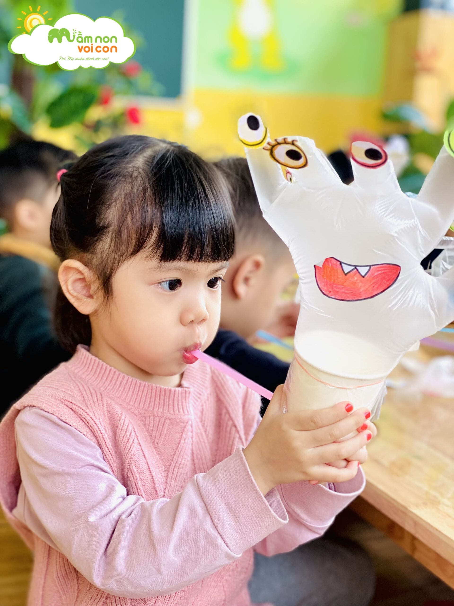 HOẠT ĐỘNG: SÁNG TẠO ĐỒ CHƠI TỪ CỐC GIẤY VÀ ỐNG HÚT - TRƯỜNG MẦM NON VOI CON