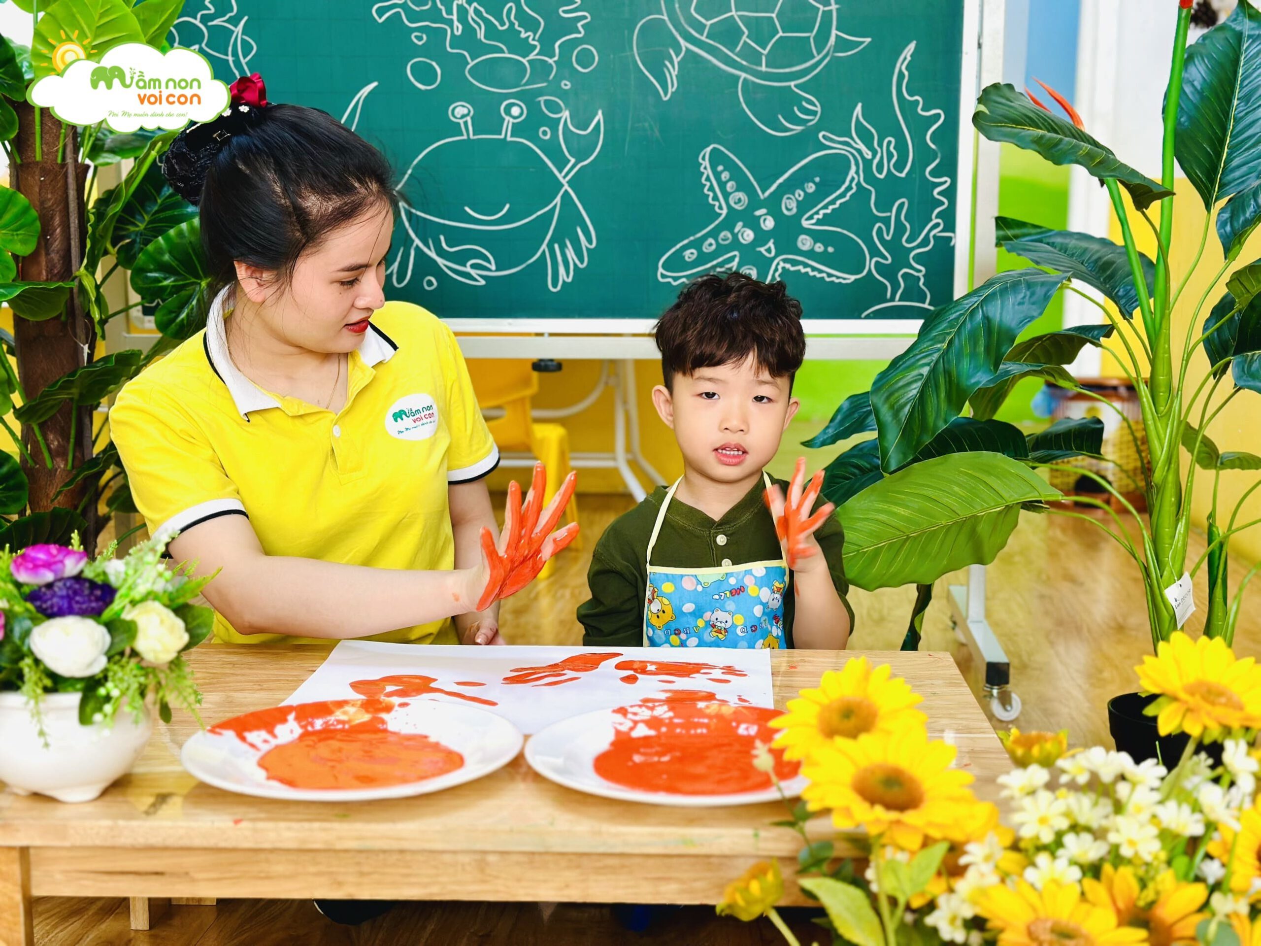 HOẠT ĐỘNG KHÁM PHÁ ĐỘNG VẬT DƯỚI NƯỚC: TẠO HÌNH CON CUA TỪ BÀN TAY - TRƯỜNG MẦM NON VOI CON