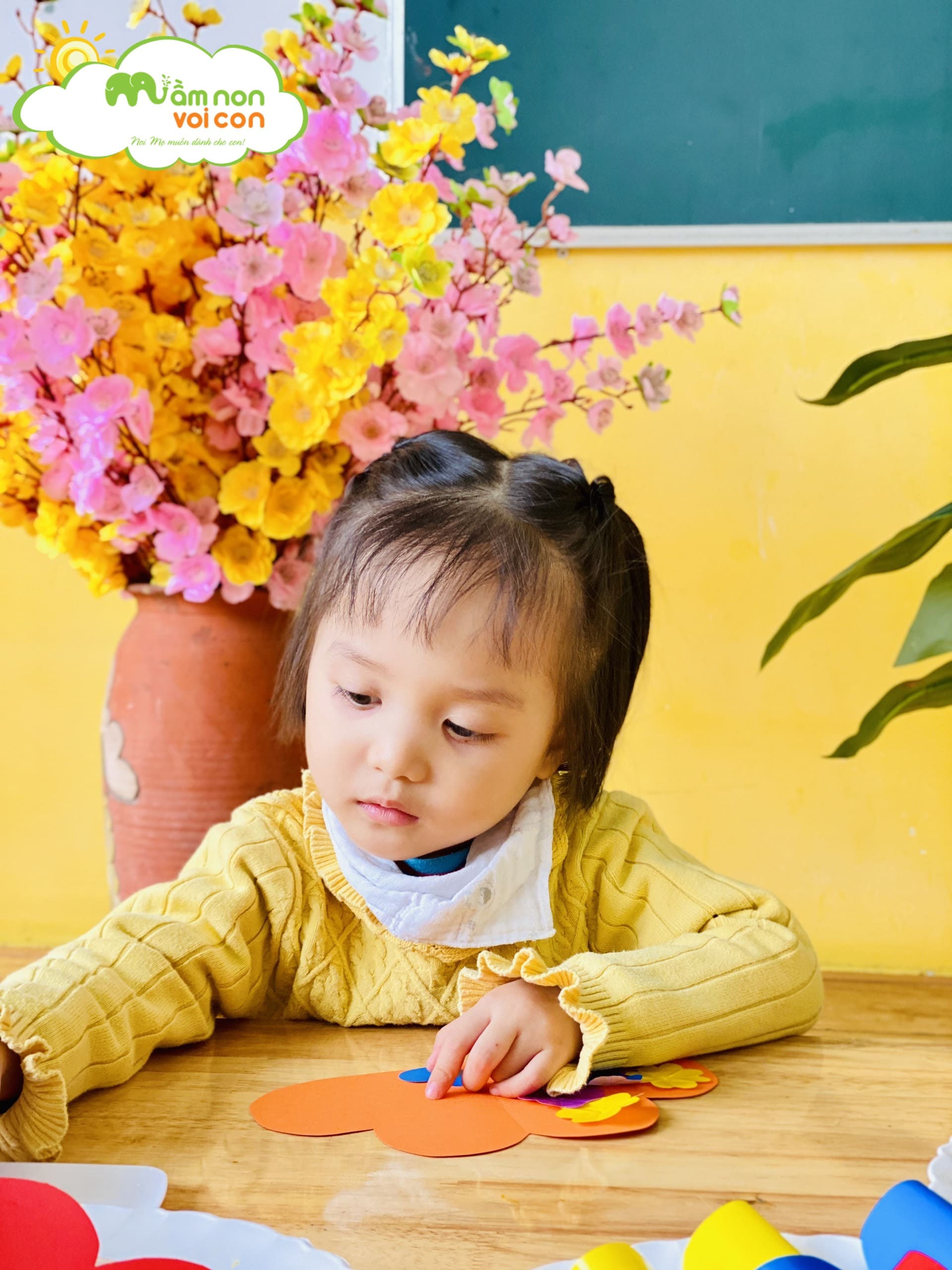 MÓN QUÀ Ý NGHĨA DÀNH TẶNG BÀ VÀ MẸ NHÂN NGÀY 8/3 - TRƯỜNG MẦM NON VOI CON