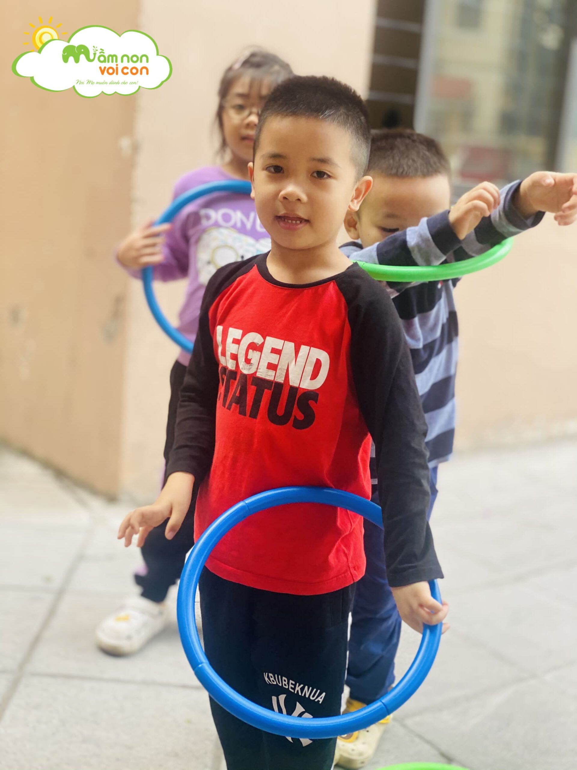 HAM GIA VÀO HOẠT ĐỘNG NGOÀI TRỜI VÀ NHỮNG TRÒ CHƠI VUI NHỘN CÙNG CÁC BẠN NHỎ MẦM NON VOI CON - TRƯỜNG MẦM NON VOI CON