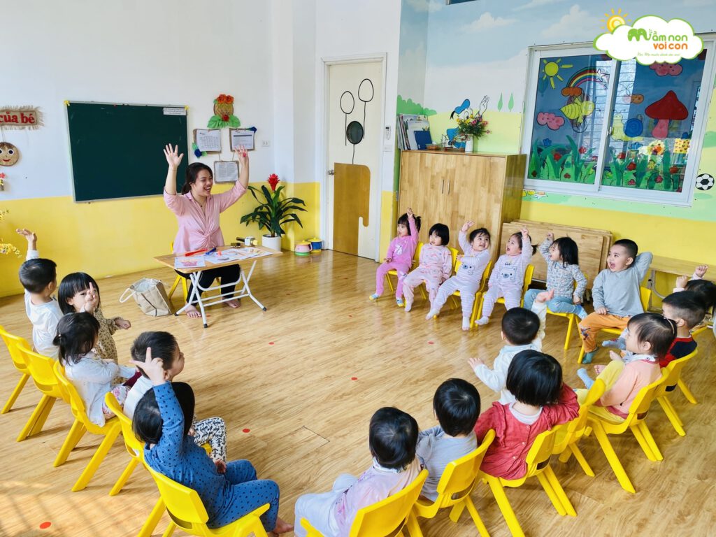 GIỜ HỌC TIẾNG ANH VUI NHỘN - TRƯỜNG MẦM NON VOI CON