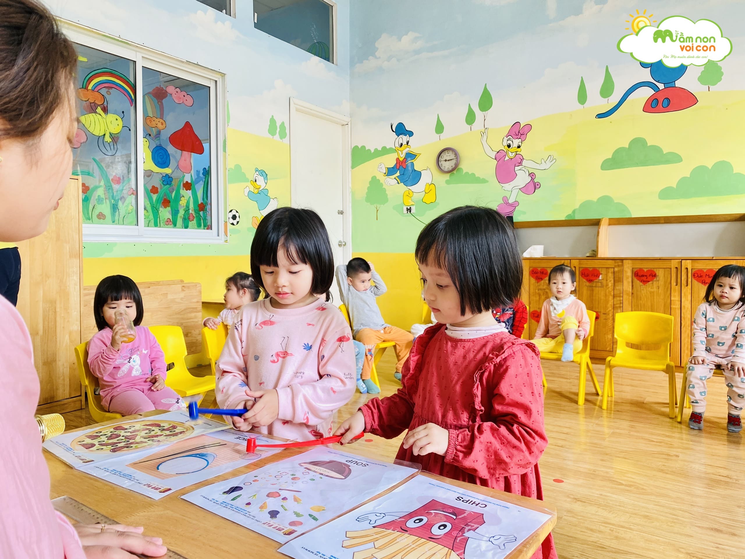 GIỜ HỌC TIẾNG ANH VUI NHỘN - TRƯỜNG MẦM NON VOI CON