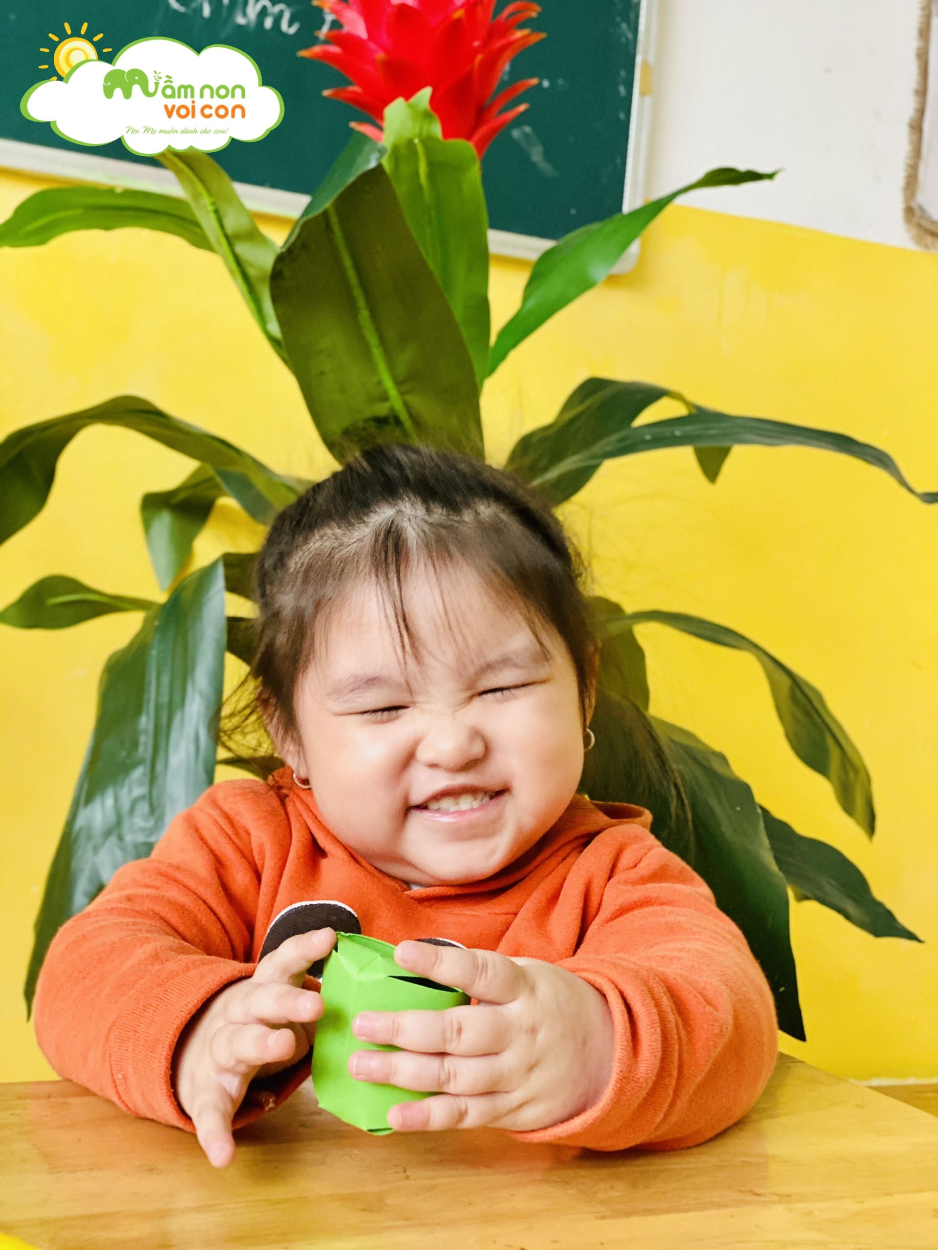 Hoạt Động Sáng Tạo: Bé Gấp Hộp Quà Con Thỏ - TRƯỜNG MẦM NON VOI CON