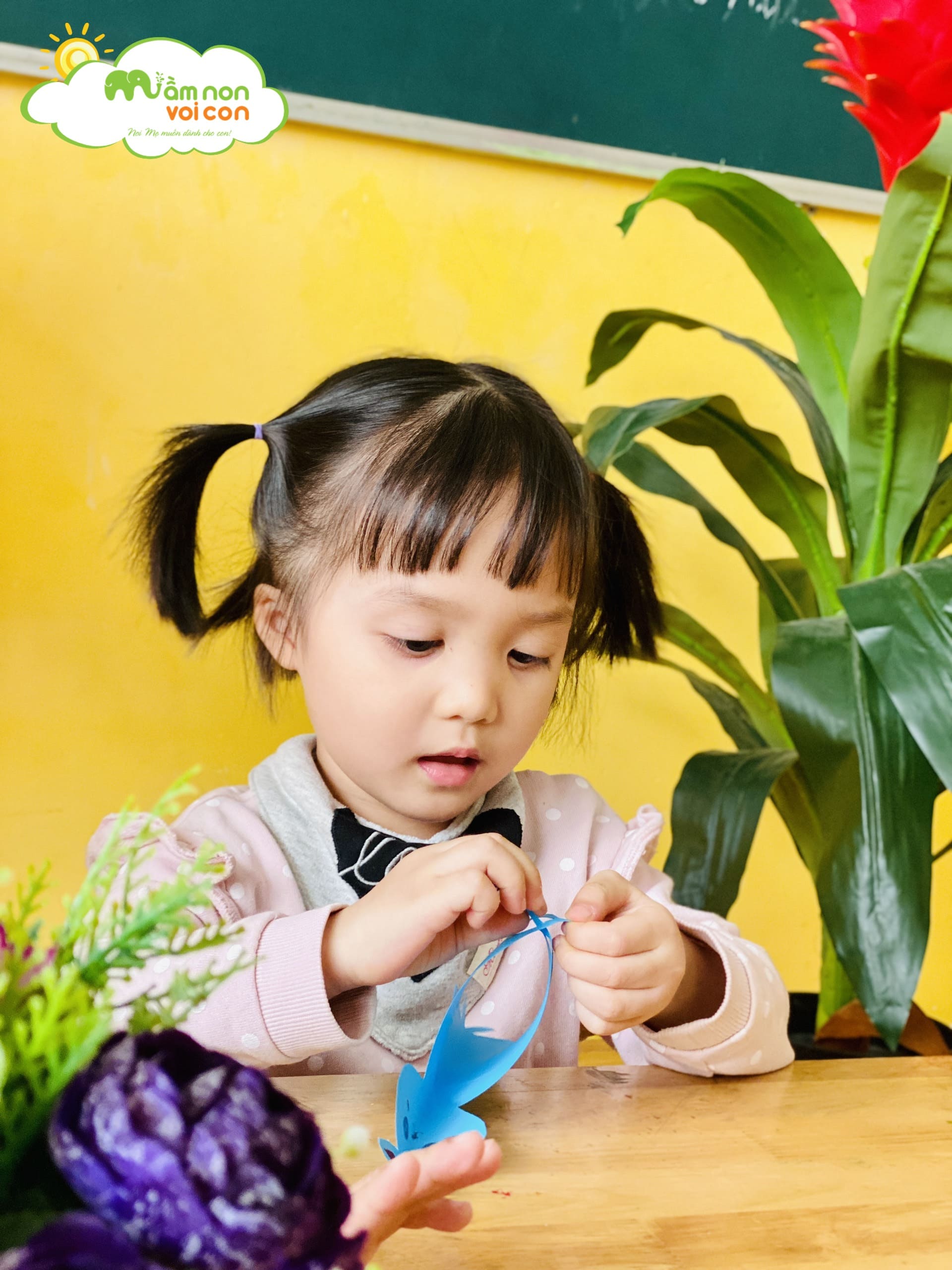 Hoạt Động Sáng Tạo: Bé Gấp Hộp Quà Con Thỏ - TRƯỜNG MẦM NON VOI CON