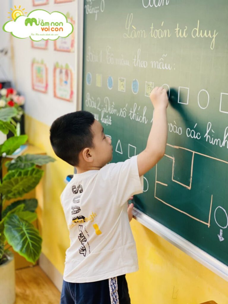 LỚP TIỀN TIỂU HỌC: BÉ LÀM TOÁN TƯ DUY - TRƯỜNG MẦM NON VOI CON