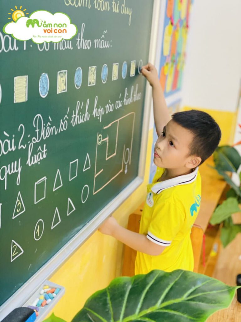 LỚP TIỀN TIỂU HỌC: BÉ LÀM TOÁN TƯ DUY - TRƯỜNG MẦM NON VOI CON