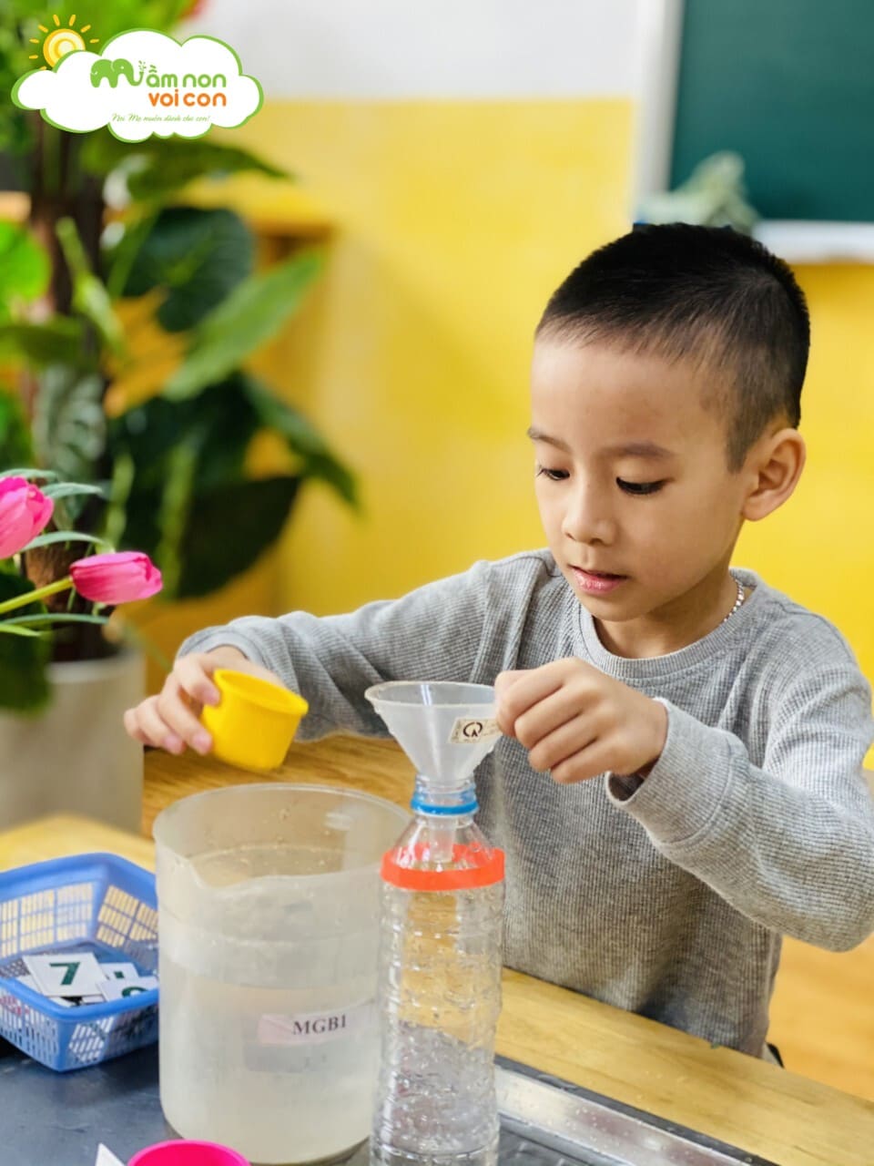 LÀM QUEN VỚI TOÁN: ĐO THỂ TÍCH MỘT ĐỐI TƯỢNG BẰNG NHIỀU ĐƠN VỊ ĐO KHÁC NHAU, NHẬN KẾT QUẢ ĐO. LÀM QUEN VỚI TOÁN: ĐO THỂ TÍCH MỘT ĐỐI TƯỢNG BẰNG NHIỀU ĐƠN VỊ ĐO KHÁC NHAU, NHẬN KẾT QUẢ ĐO. - TRƯỜNG MẦM NON VOI CON