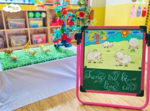 BÉ TRANG TRÍ BỘ LÔNG CỪU LỚP E3 - TRƯỜNG MẦM NON VOI CON