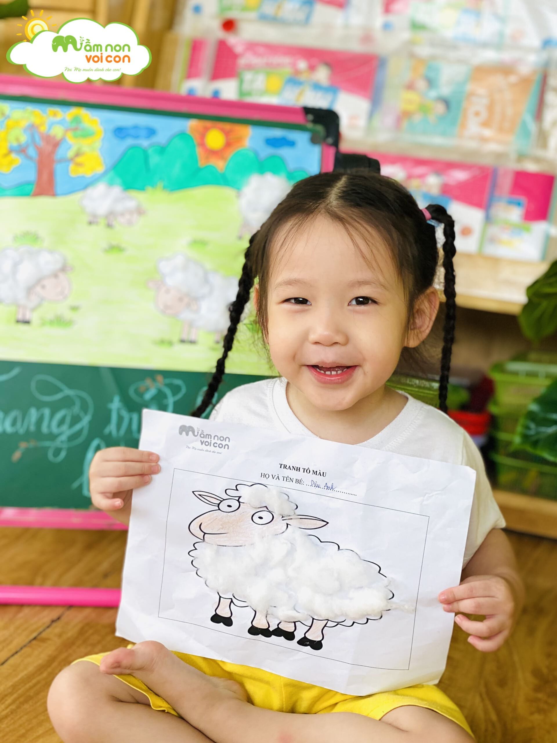 BÉ TRANG TRÍ BỘ LÔNG CỪU LỚP E3 - TRƯỜNG MẦM NON VOI CON