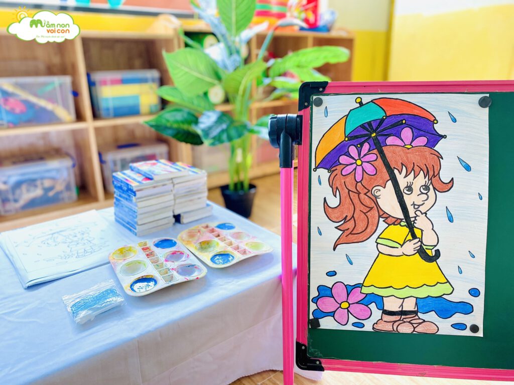 HOẠT ĐỘNG TẠO HÌNH: VẼ MƯA VÀ TÔ MÀU CÁI Ô - TRƯỜNG MẦM NON VOI CON