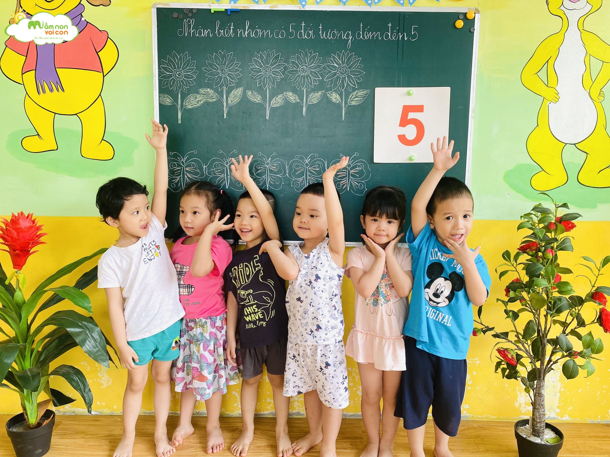 LÀM QUEN VỚI TOÁN: NHẬN BIẾT NHÓM CÓ 5 ĐỐI TƯỢNG VÀ ĐẾM ĐẾN 5 - TRƯỜNG MẦM NON VOI CON