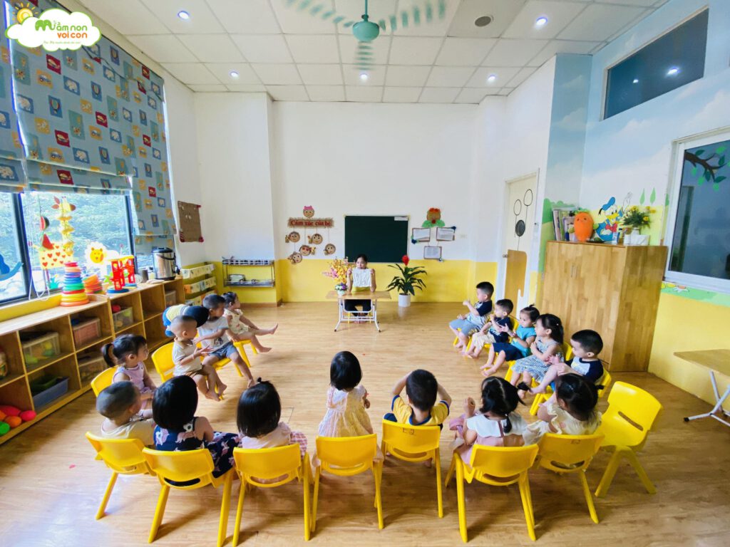 GIỜ HỌC ÂM NHẠC ĐẦY VUI NHỘN CỦA CÁC BẠN NHỎ LỚP E2 - TRƯỜNG MẦM NON VOI CON