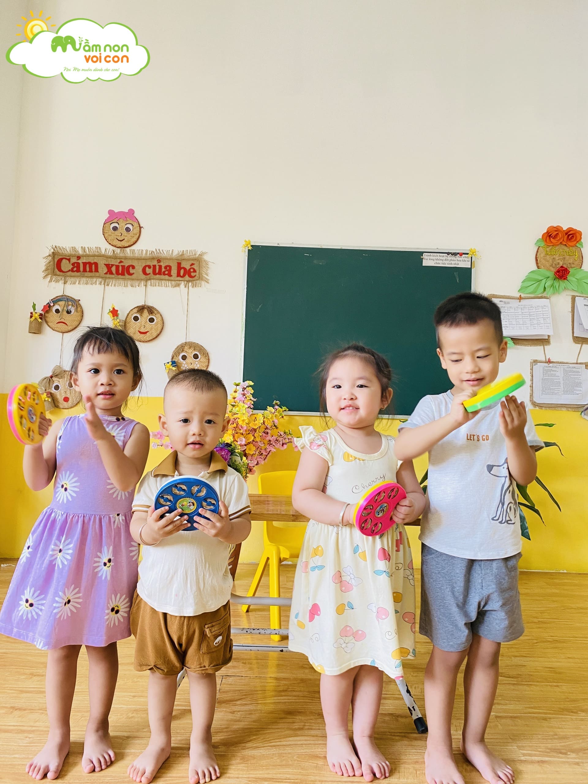 GIỜ HỌC ÂM NHẠC ĐẦY VUI NHỘN CỦA CÁC BẠN NHỎ LỚP E2 - TRƯỜNG MẦM NON VOI CON