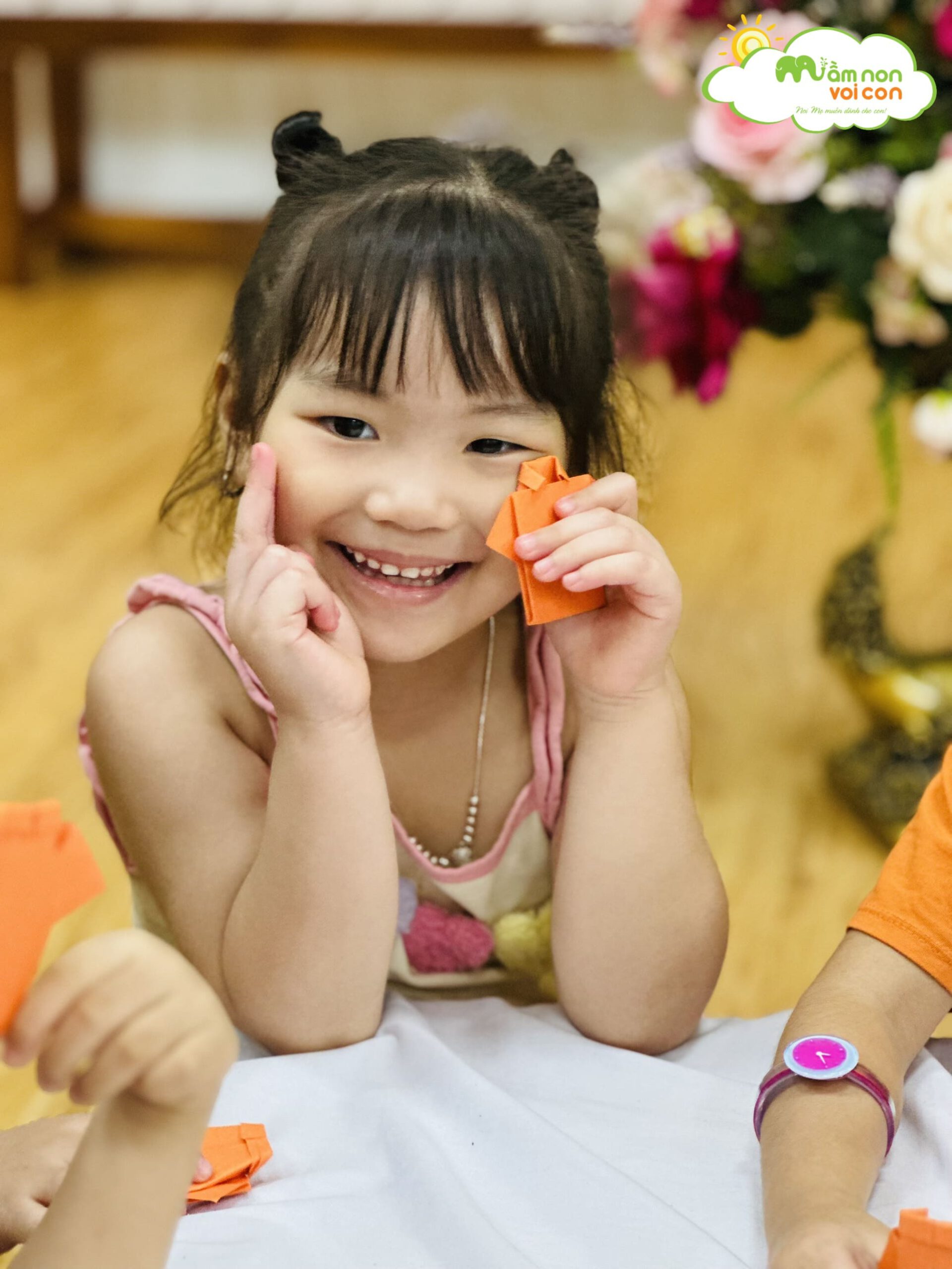 HOẠT ĐỘNG GẤP GIẤY ORIGAMI TRANG PHỤC HOẠT ĐỘNG GẤP GIẤY ORIGAMI TRANG PHỤC - TRƯỜNG MẦM NON VOI CON