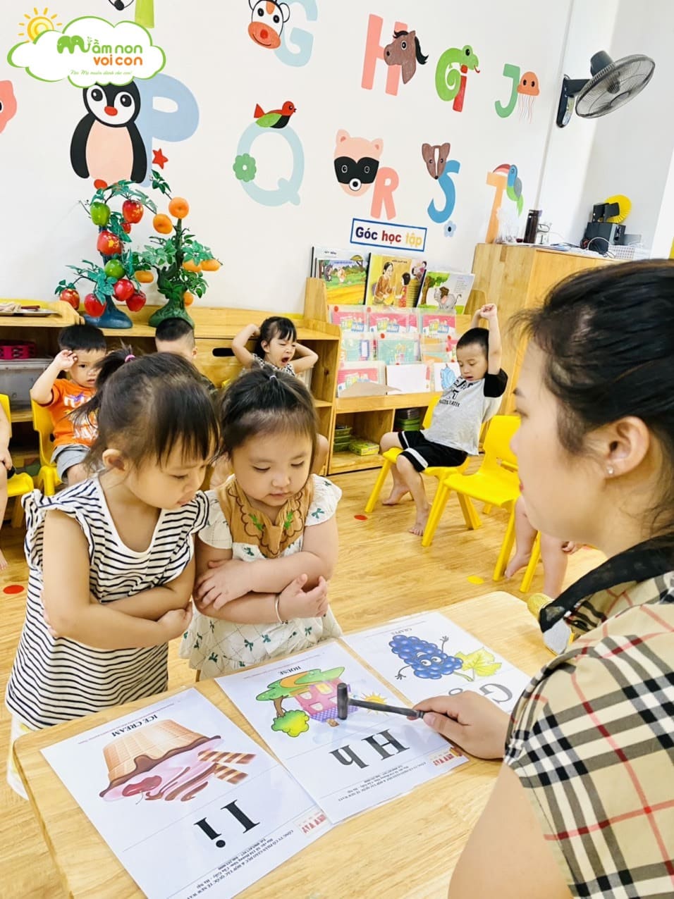 GIỜ HỌC TIẾNG ANH GIỜ HỌC TIẾNG ANH - TRƯỜNG MẦM NON VOI CON