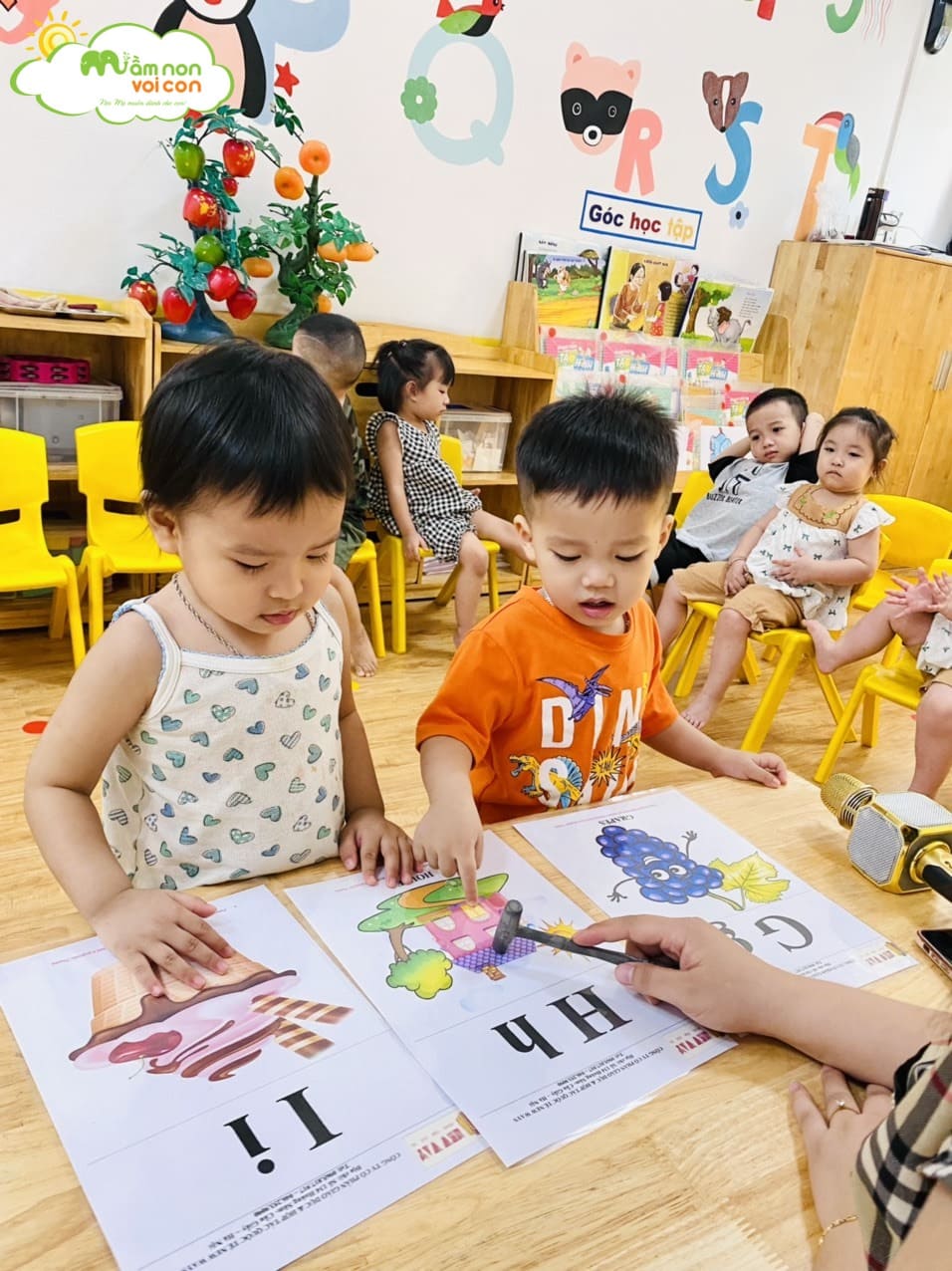 GIỜ HỌC TIẾNG ANH GIỜ HỌC TIẾNG ANH - TRƯỜNG MẦM NON VOI CON