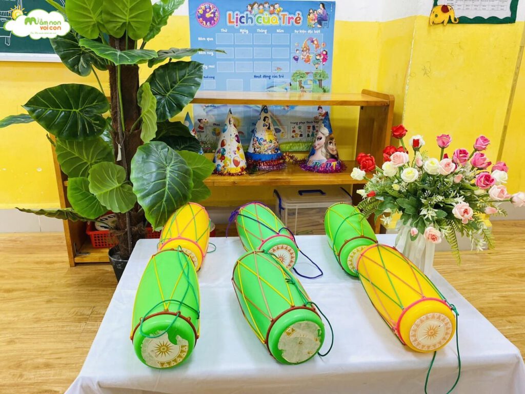 GIỜ HỌC ÂM NHẠC ĐẦY SÔI ĐỘNG LỚP E7 - TRƯỜNG MẦM NON VOI CON