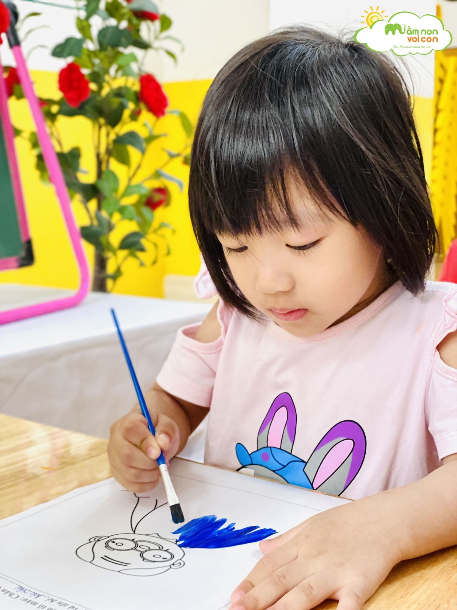 BÉ VẼ CHÂN DUNG ÔNG BÀ - TRƯỜNG MẦM NON VOI CON