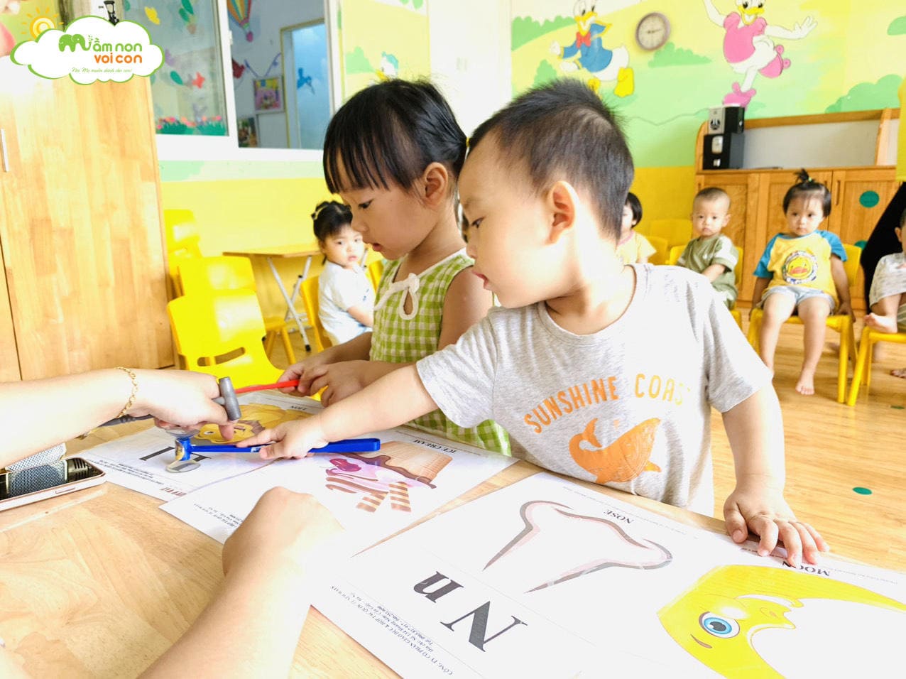 GIỜ HỌC TIẾNG ANH - TRƯỜNG MẦM NON VOI CON