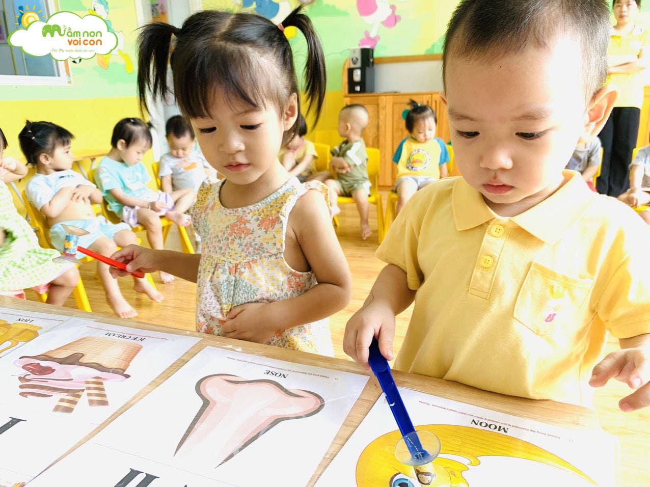 GIỜ HỌC TIẾNG ANH - TRƯỜNG MẦM NON VOI CON