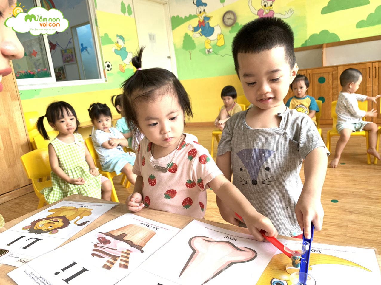 GIỜ HỌC TIẾNG ANH - TRƯỜNG MẦM NON VOI CON