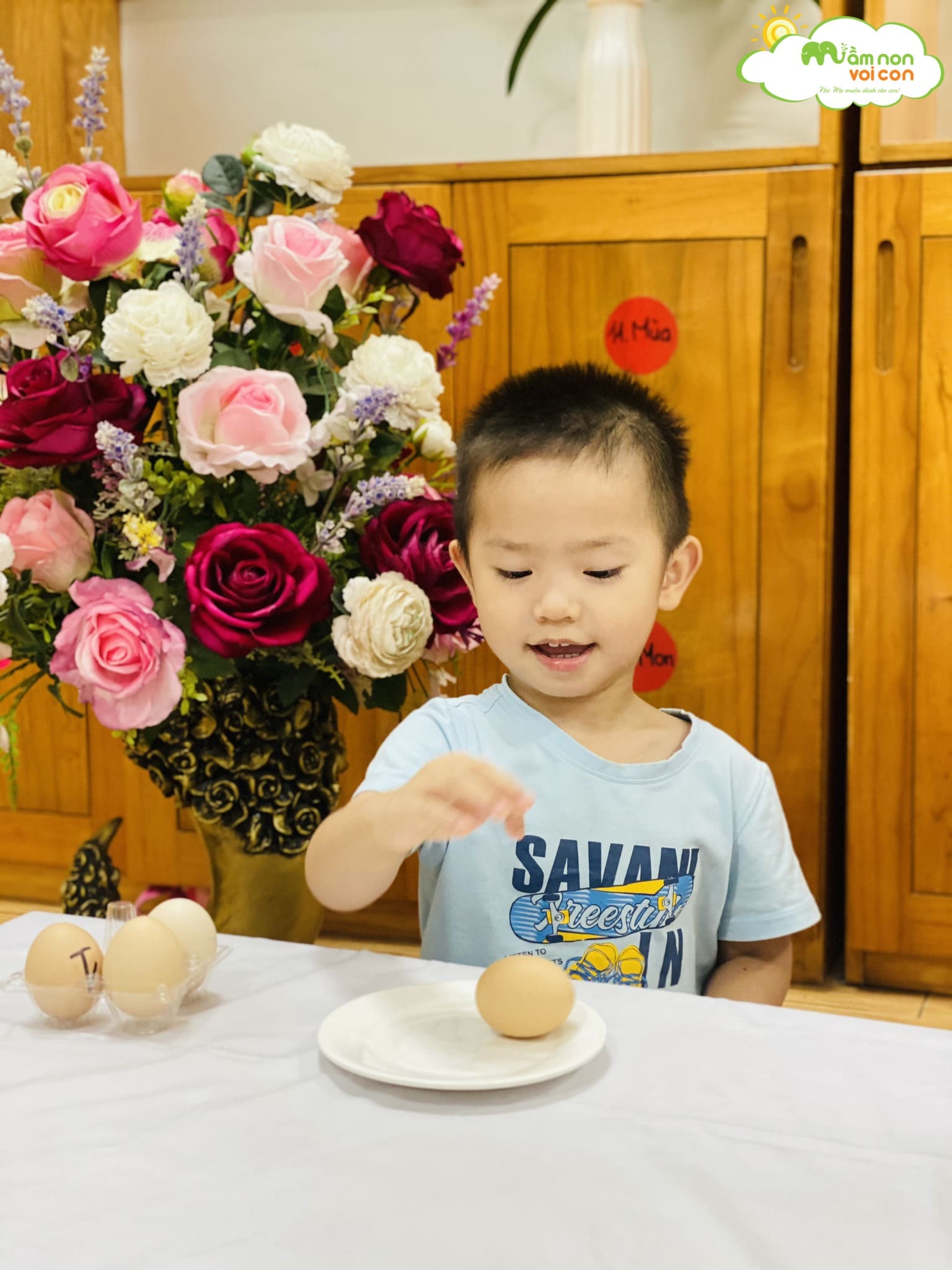 KHÁM PHÁ VỀ NHIỆT ĐỘ VỚI THÍ NGHIỆM VUI CÙNG CÁC BẠN NHỎ LỚP E6 - TRƯỜNG MẦM NON VOI CON