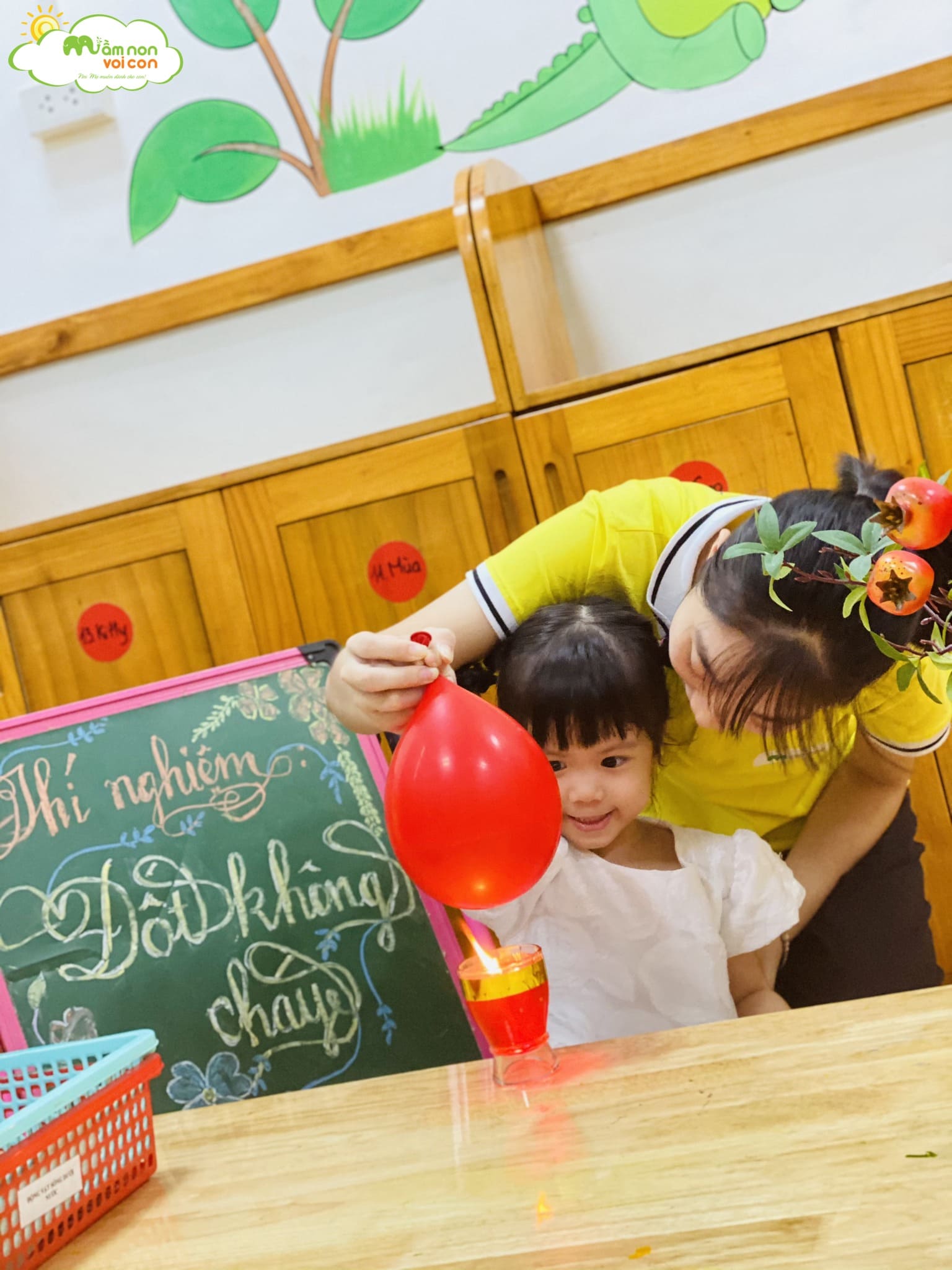 THÍ NGHIỆM "BÓNG BAY KHÔNG CHÁY KHI ĐỐT" - TRƯỜNG MẦM NON VOI CON