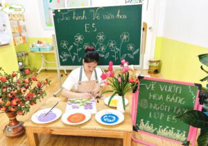 HOẠT ĐỘNG TẠO HÌNH: IN BÔNG HOA BẰNG VÂN TAY VÀ MÀU NƯỚC - TRƯỜNG MẦM NON VOI CON