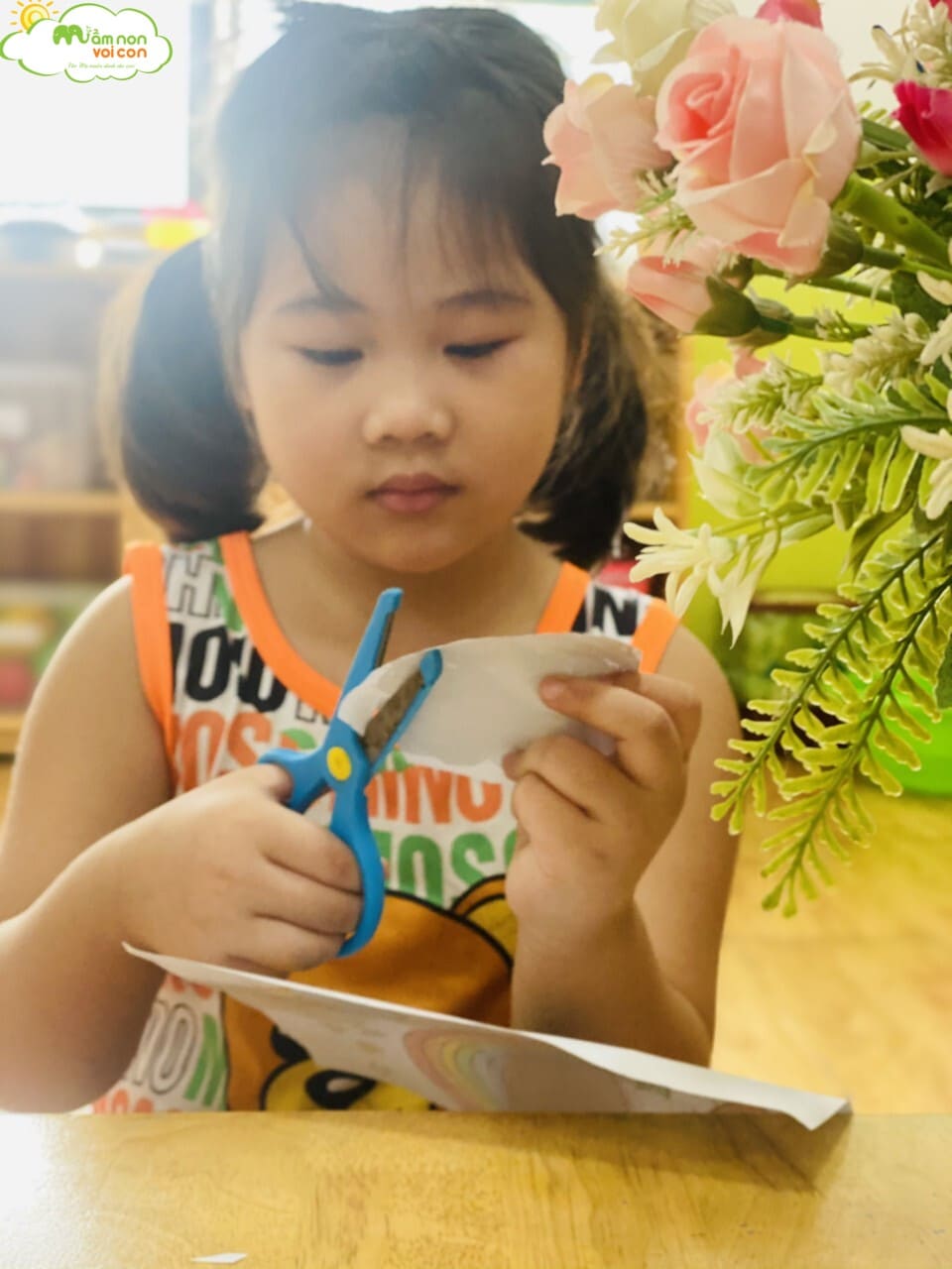 HOẠT ĐỘNG TẠO HÌNH: CẮT DÁN ĐÁM MÂY VÀ MƯA - TRƯỜNG MẦM NON VOI CON