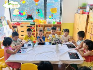 TẠO HÌNH CON SÂU TỪ ĐẤT NẶN - TRƯỜNG MẦM NON VOI CON